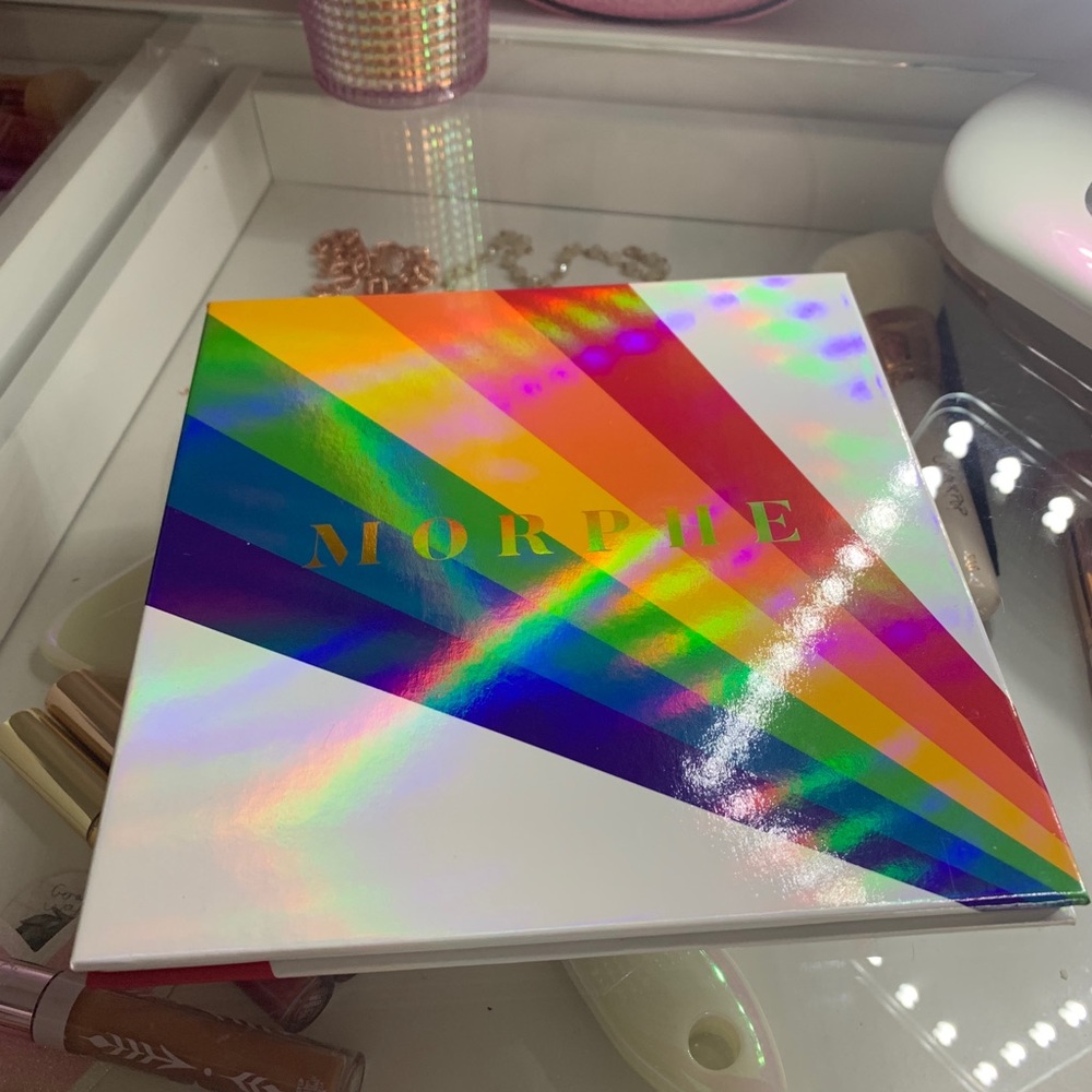 Morphe 25L Live In Color palette